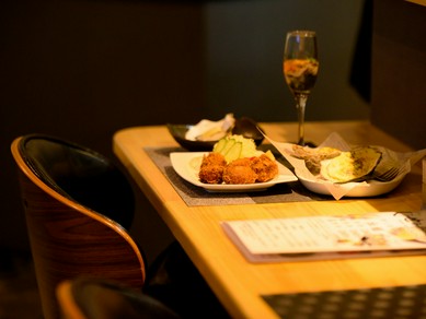 様々な用途に合わせてお使いいただける店内