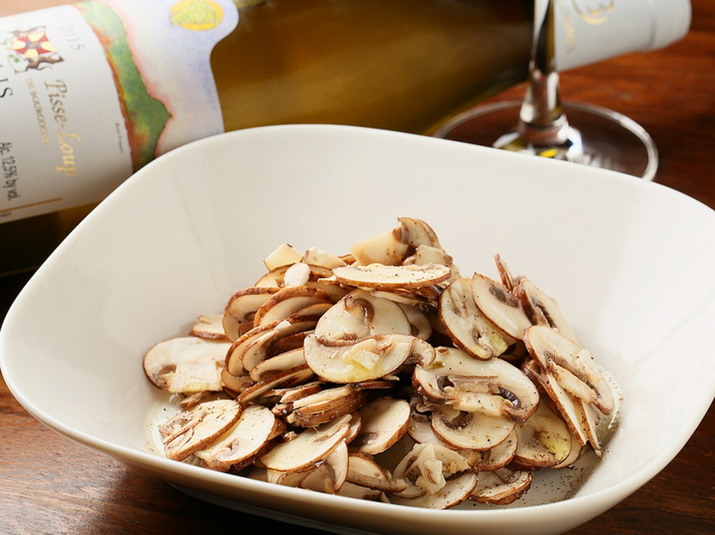 トリュフの香りが決め手の『マッシュルームのサラダ』