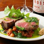 クセがないものをとこだわってたどり着いた、オーストラリア産のラム肉。柔らかくて旨みが濃い肉は、5ミリほどの厚さにカットし、軽く炙るだけというシンプルな形で提供しています。				