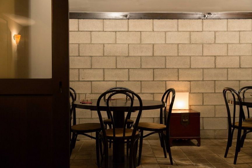 扉を閉めれば8名まで対応する個室としても使える