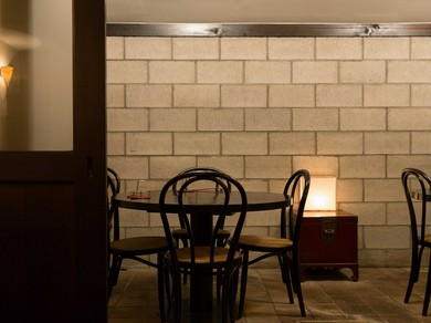 扉を閉めれば8名まで対応する個室としても使える