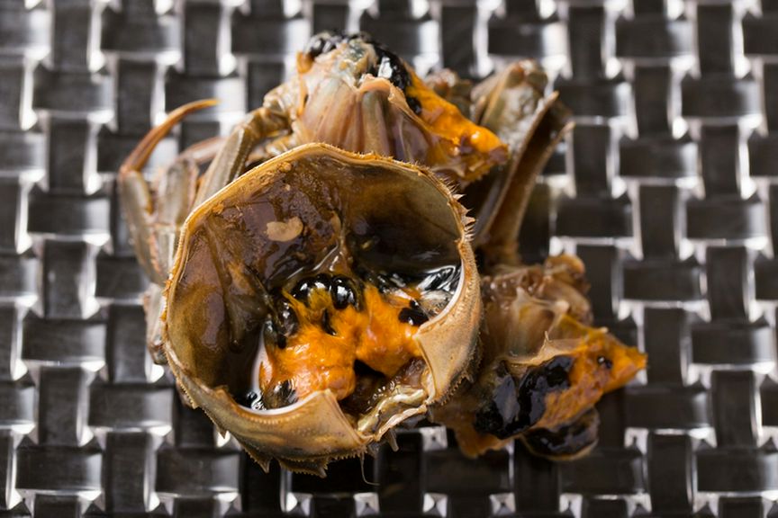 上海蟹を生きたままを紹興酒に漬け込んだ『酔蟹』