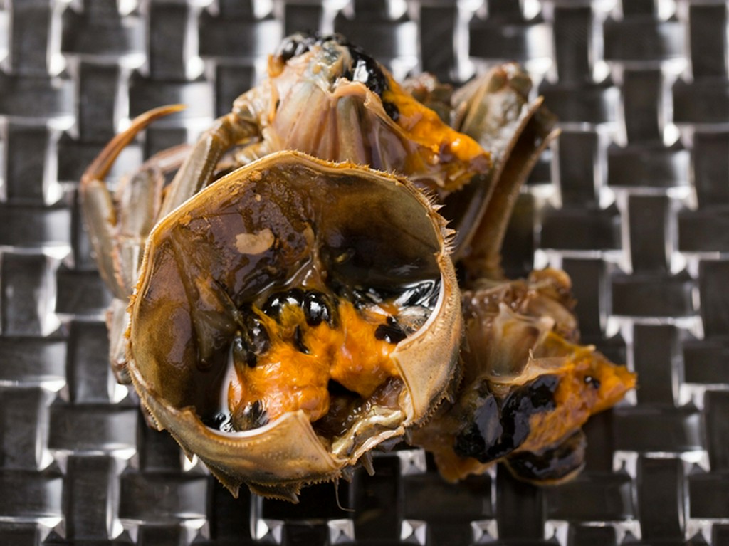 上海蟹を生きたままを紹興酒に漬け込んだ『酔蟹』