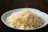 これを目当てにする常連も多いという、〆に登場する『ねぎ炒飯』