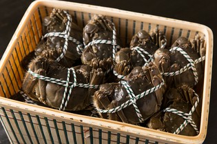 江蘇省と浙江省にまたがる太湖産の上海蟹を厳選