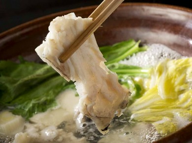 店主が吟味したふぐの味わいを堪能できる『ふぐちり』