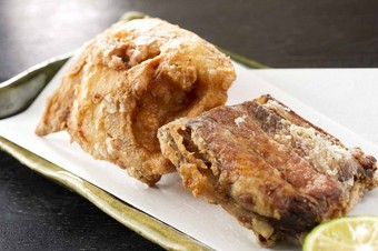 からりと揚げ、中は上品に仕上げた『ふぐ唐揚』