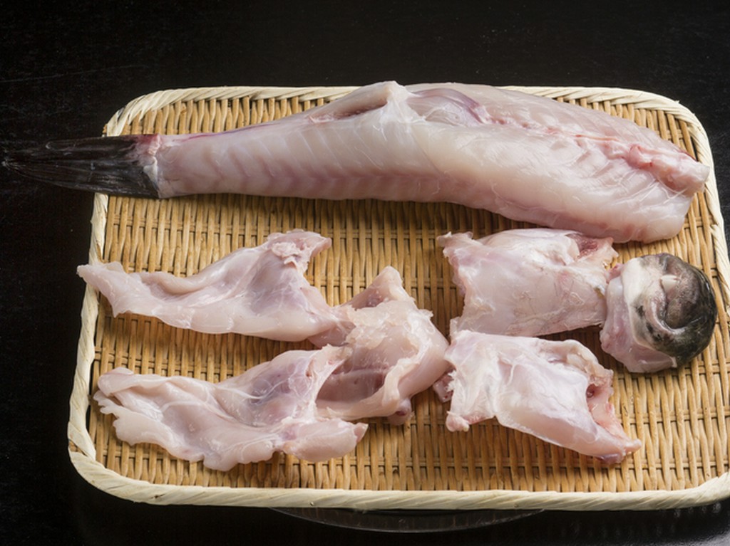厳選した天然のとらふぐは、存在感のある味わい