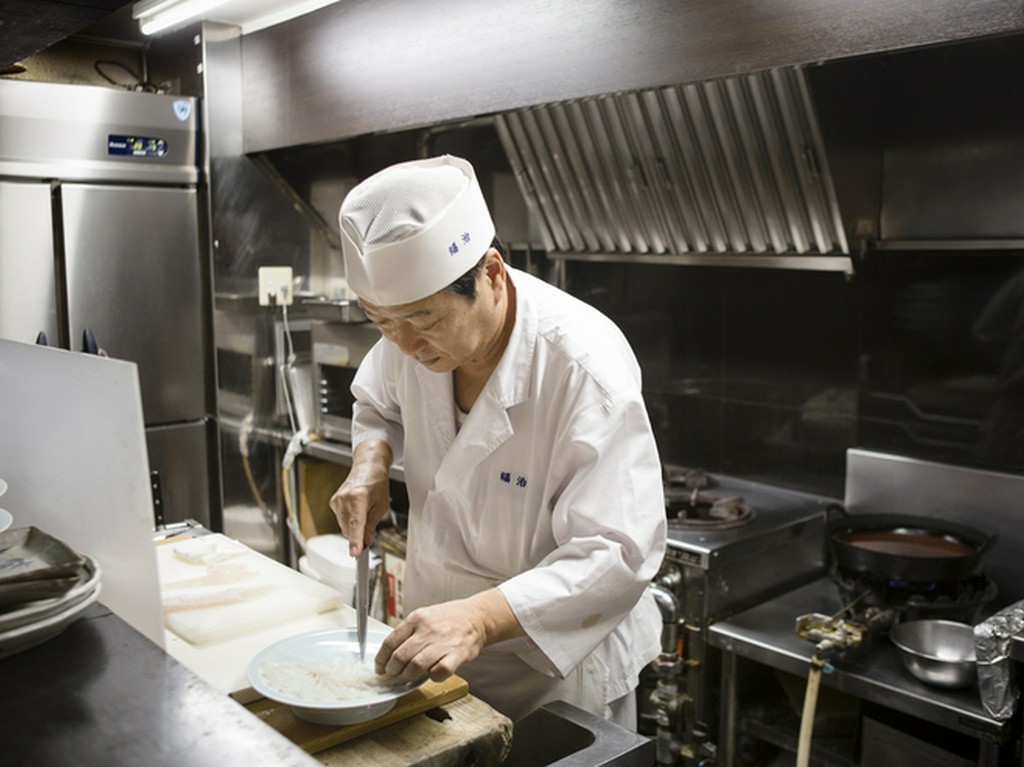 くつろいで食事が楽しめるよう、気配り、目配りを徹底