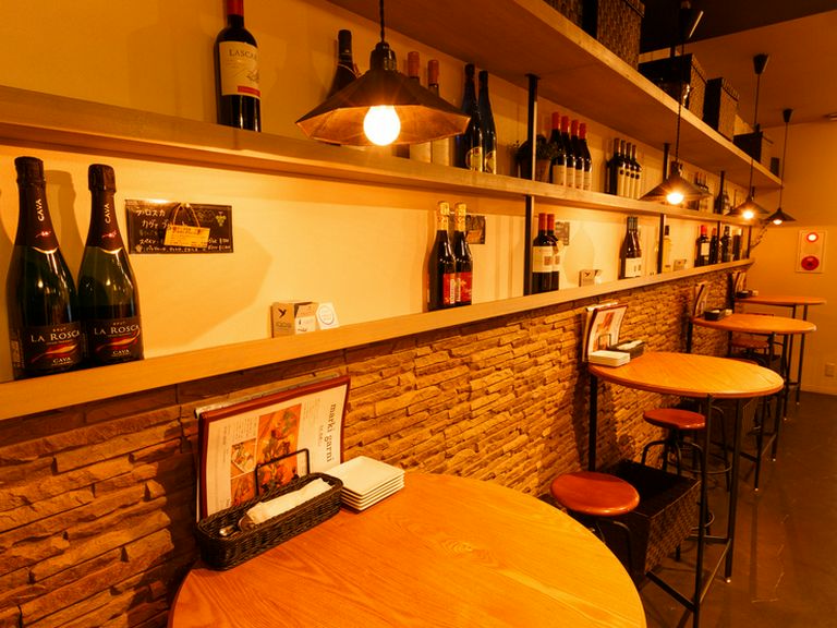 気軽に立ち寄れる明るく開放的な雰囲気