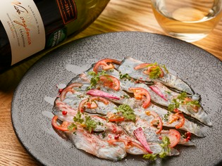 質と鮮度にこだわって仕入れる新鮮な肉や魚介