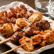 朝挽き鶏を使った手打ちの串焼き。そのなかでも特に召し上がっていただきたいメニューをピックアップ。注文に迷ったときの心強い味方です。