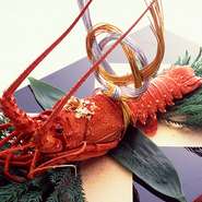 寿コースでは、珍味 先付・八寸・お造り・お椀・お凌ぎ・煮物・蒸し物・焼物・飯・デザートをご用意いたします。