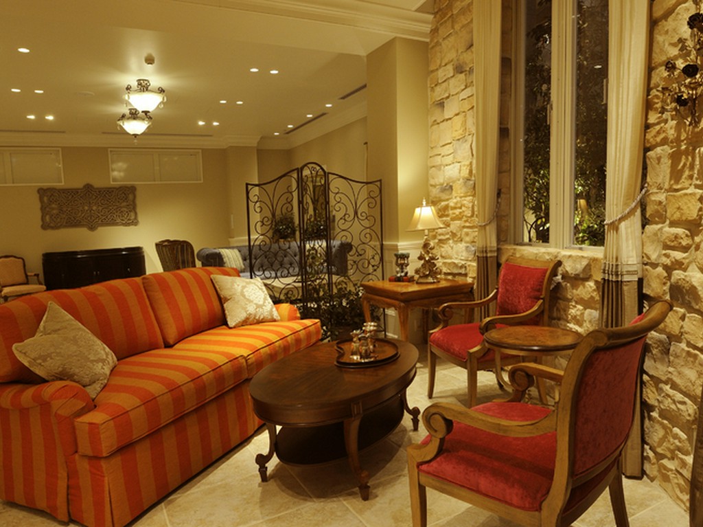 心踊るひととき、居心地の良いラウンジから始まる