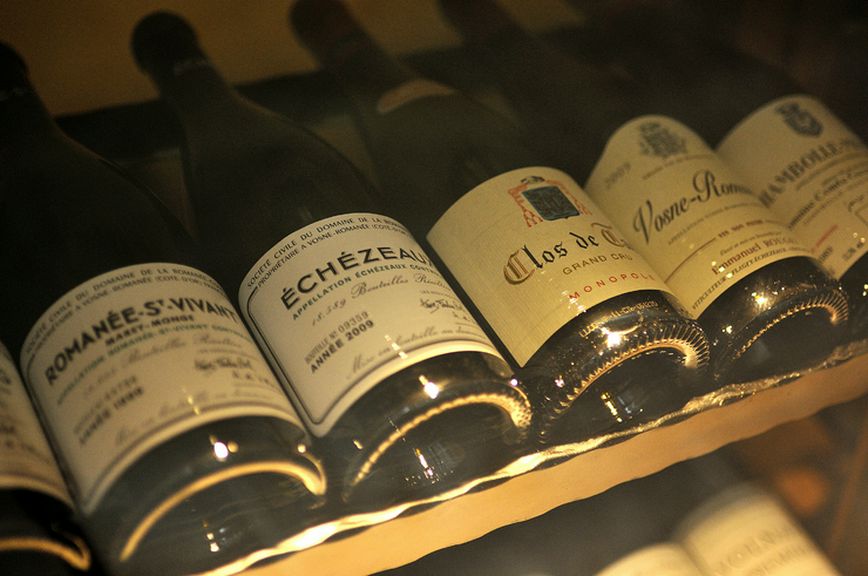 ワインを知り尽くしたソムリエによるワインリストをご用意