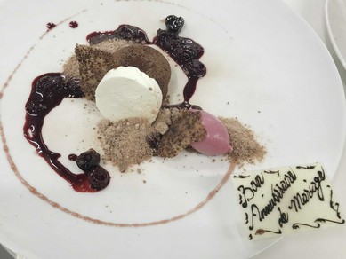 コースのデザートにメッセージをご用意します。