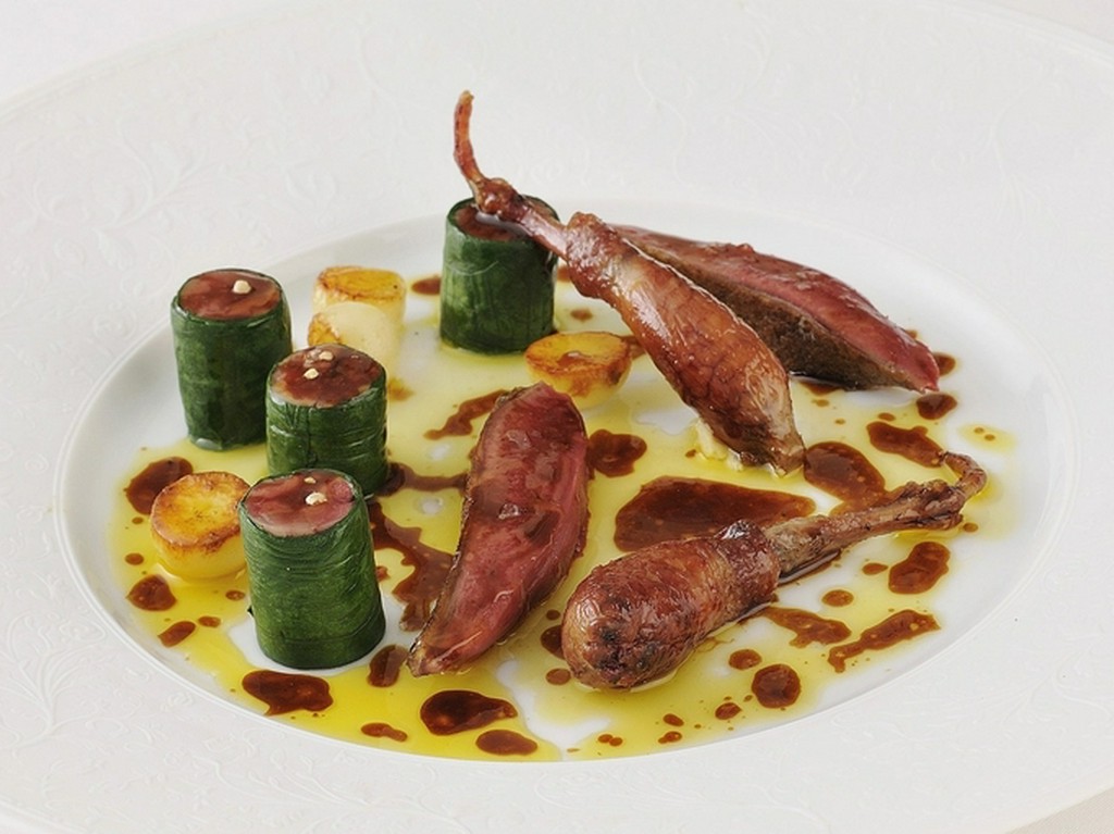 『仔鳩胸肉のロティとキュイスのコンフィ』