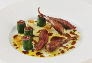 『仔鳩胸肉のロティとキュイスのコンフィ』