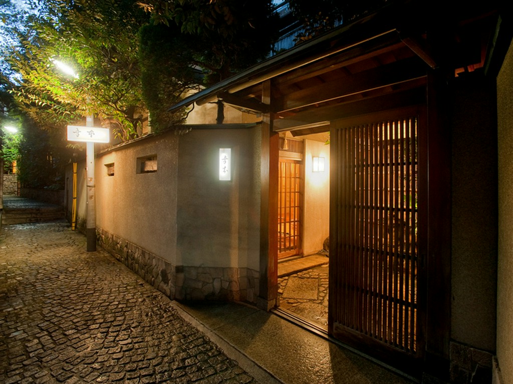 神楽坂の路地裏に佇む、老舗の料亭