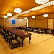 神楽坂には数少ない、最大で30名前後の宴席も可能なお部屋があります。大切なゲストをもてなす接待や、披露宴、また、慶事・仏事にも安心して利用できるクオリティの高さです。