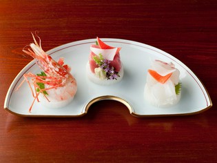 生きたまま仕入れる魚など、こだわりの鮮魚を存分に