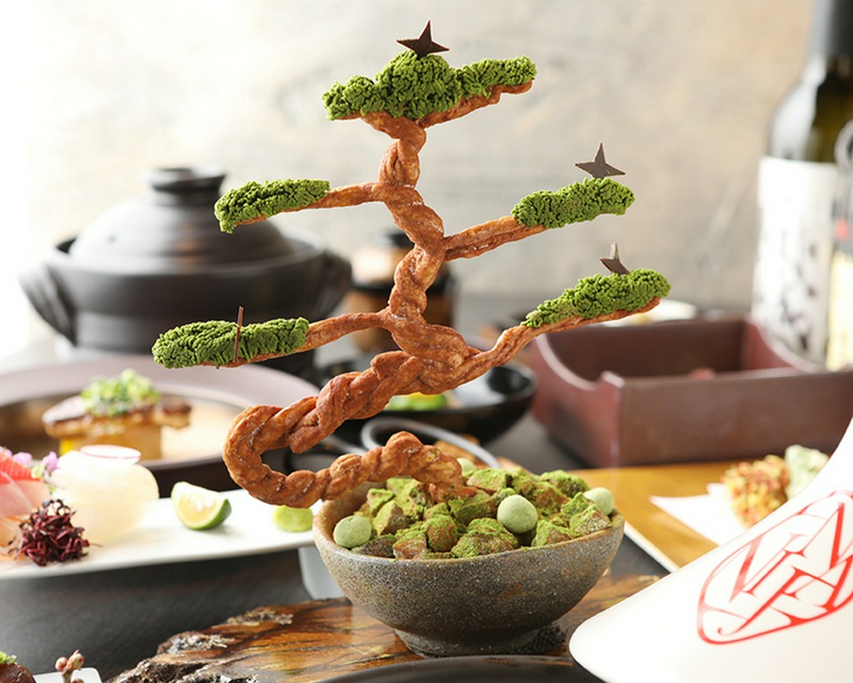 まさに“食べる芸術品”。盆栽形デザート『家宝甘味変化』