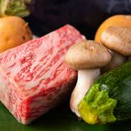 赤身3500円、サーロイン6500円　100g以上のご注文も可能です
※こちらのメニューのみのご注文は承っておりません。必ずコース料理をお選びください。
写真はイメージです。野菜等別料金