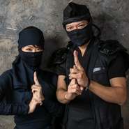 マニュアルに捉われず、型にはまらず、その場の空気を読み、店の住人として、お客様一人一人へのオンリーワンのおもてなしに精進。上級忍者によるマジックの披露も、温かなコミュニケーションとして好評です。