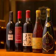 大阪の『がんこおやじの手造りワイン』や北海道余市の『ぴのろぜ』など、滋味溢れる国産肉にマッチするような国産ワインをはじめ、ビールも長野の『山伏』など、国産のクラフトビールを取り揃えています。