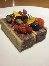 熟成肉やジビエを盛り込んだシェアスタイルの軽めのコース（2名様より）