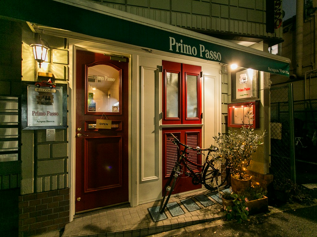 駅近の穴場スポット。奥に広がるくつろぎの空間