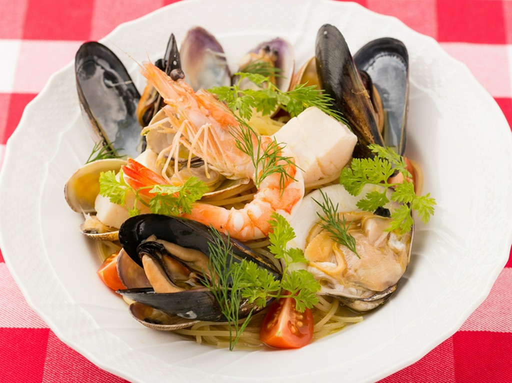 魚介の旨味が凝縮した『ハーブを効かせた魚介のスパゲッティ』