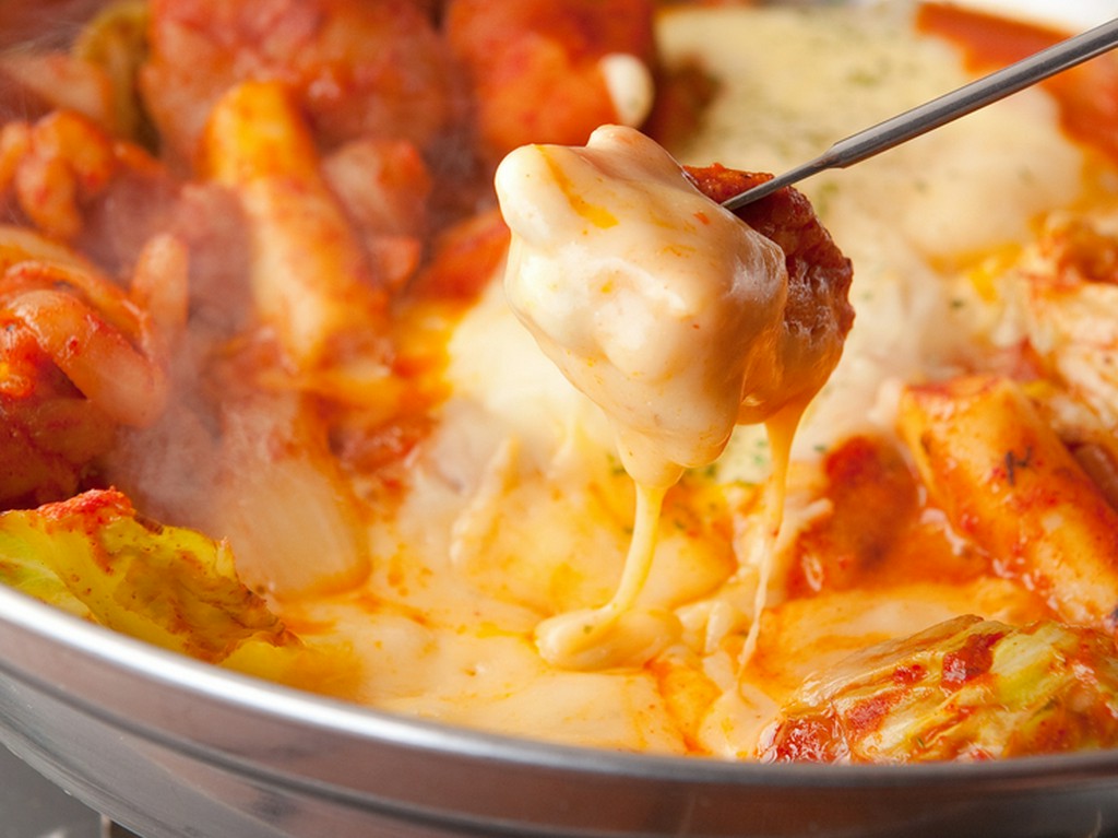 とろ～りチーズに甘辛いお肉を絡めて！『チーズタッカルビ』