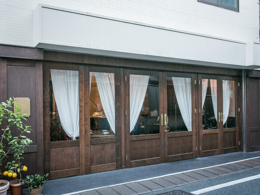 喧騒から離れひっそりと佇む、まさに隠れ家的名店