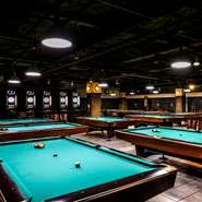 アットホームで落ち着いた雰囲気の店内。
デートや女子会・合コン・二次会など様々なシーンにあわせてご利用頂けます。