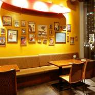 ベイエリアの人気スポット「横浜ベイクォーター」。その4階にあるこちらのお店。ショッピングの合間にも気軽に足を運びやすい、オープンな雰囲気のお店です。