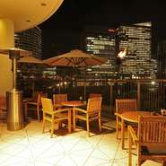 抜群のロケーション！！合コンやデートにも◎ガラス一面に みなとみらい・横浜の夜景が広がります。オススメは窓側席♪ゆったりとハワイアンミュージックが流れる店内で、夜景を楽しみながら至福のヒトトキ…。人気席となりますのでご予約時要確認！

