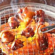 松阪市は松阪牛で有名ですが、地元では庶民的な【松阪鶏焼き肉】も大人気！
地元出身のオーナーが本場の味を、山梨県で提供しています。自慢の自家製旨味噌ダレで食べる鶏肉は、誰もが納得の旨さです。

