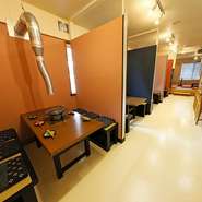 リーズナブルな価格がうれしい三重県松阪市のご当地グルメ「鳥あみ焼き」。家族揃って食事をするのにぴったりです。目の前でお肉が焼き上がるのを待つのも楽しい時間。お肉の焼ける芳ばしい香りがたまりません。