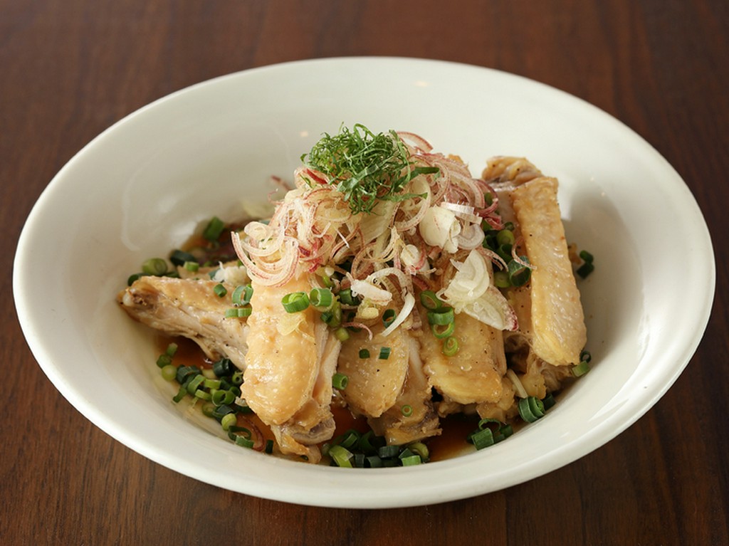 さっぱり味のゆで鶏は、食事の合間にちょこちょこつまみたくなる後引くおいしさ『やみつきゆで鳥』