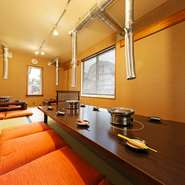 アットホームな雰囲気の店内は、ファミリーで利用しやすい環境です。お座敷席なら小さなお子様がいても過ごしやすい空間。値段もリーズナブルに設定していますので、気軽に足を運んでいただきたいです。