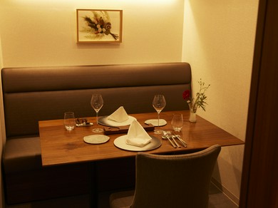 ２〜4名様の完全個室				