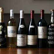 「ベルサーチ」がプロデュースしている赤ワインをはじめ、フランス、イタリアを中心としたワインを常時60種類以上ラインナップ。5千円程度のものから8万円のものまで、ソムリエが厳選して仕入れています。