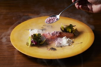  高級リストランテで長年研鑽を積んだシェフがお届けする、洗練されたお料理をランチでもどうぞ。