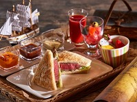 ■オマールエビとマンゴーのサラダ 菜園風 3,600円

■北海道産マスのルイベと生ハムのクリームチーズ包み 瞬間スモーク 3,300円
