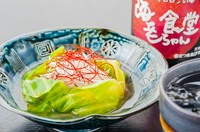 広島産大粒かきを使用した創作料理。甘く柔らかなキャベツで優しく包み、特製のあんをかけた心温まるメニューです。