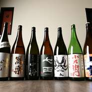 夏は1度ほどアルコール度数が低くて飲みやすいお酒、秋は「冷やおろし」、冬は「新酒」など、季節によって仕入れる日本酒は約20種類。一方、オープン時から推している佐賀の「七田」は、万人受けする飲みやすさ。