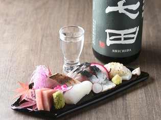 市場に並ぶ新鮮な魚介類を中心に				