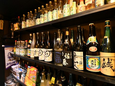 キンミヤ焼酎や黒霧島など、人気の焼酎をボトルで存分に味わう