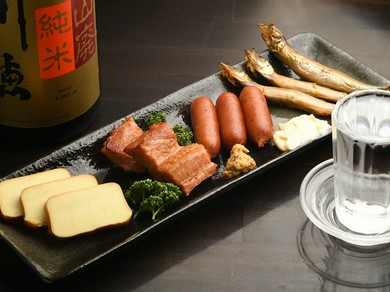 燻製マヨネーズをつけて食す『ししゃもの黄金焼き』は日本酒と一緒に味わうのがおすすめ